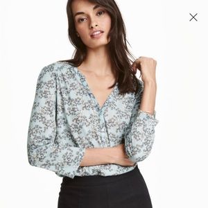 H&M jersey blouse 3/4 sleeve light turquoise bird print v-neck L